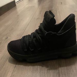 Nike Kevin Durant 10’s Triple Black size 5Y